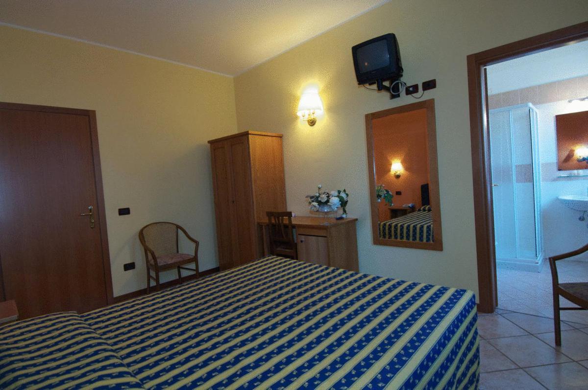 Hotel Il Granaio Porto Mantovano Exterior photo